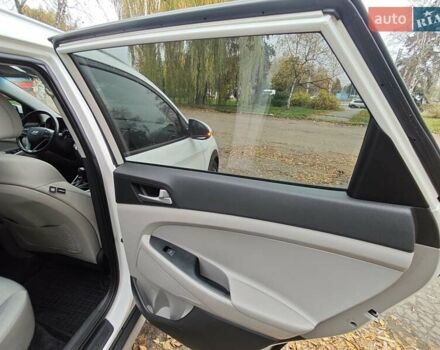 Белый Хендай Туксон, объемом двигателя 2.36 л и пробегом 75 тыс. км за 16700 $, фото 19 на Automoto.ua