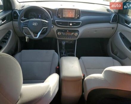 Белый Хендай Туксон, объемом двигателя 2 л и пробегом 105 тыс. км за 4900 $, фото 7 на Automoto.ua