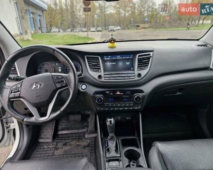 Белый Хендай Туксон, объемом двигателя 2 л и пробегом 111 тыс. км за 19999 $, фото 17 на Automoto.ua