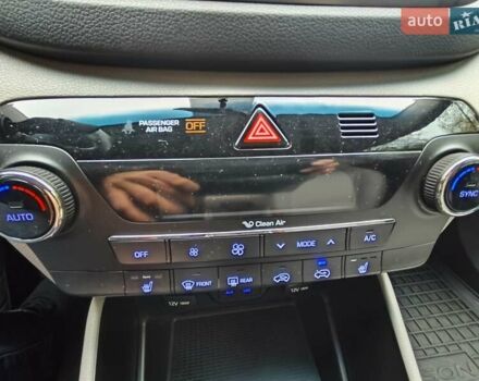 Белый Хендай Туксон, объемом двигателя 2.36 л и пробегом 75 тыс. км за 16700 $, фото 25 на Automoto.ua