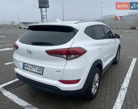 Белый Хендай Туксон, объемом двигателя 2 л и пробегом 91 тыс. км за 15900 $, фото 7 на Automoto.ua