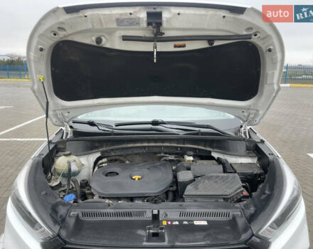 Белый Хендай Туксон, объемом двигателя 2 л и пробегом 91 тыс. км за 15900 $, фото 42 на Automoto.ua