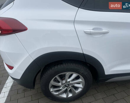 Белый Хендай Туксон, объемом двигателя 2 л и пробегом 91 тыс. км за 15900 $, фото 8 на Automoto.ua