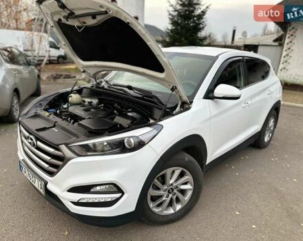 Белый Хендай Туксон, объемом двигателя 2 л и пробегом 131 тыс. км за 17600 $, фото 21 на Automoto.ua
