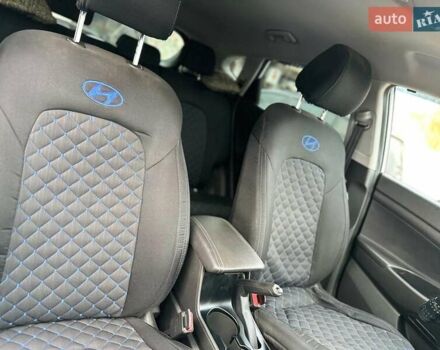 Белый Хендай Туксон, объемом двигателя 2 л и пробегом 131 тыс. км за 17600 $, фото 31 на Automoto.ua