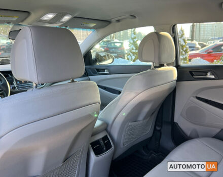 Білий Хендай Туксон, об'ємом двигуна 2.4 л та пробігом 67 тис. км за 19700 $, фото 12 на Automoto.ua