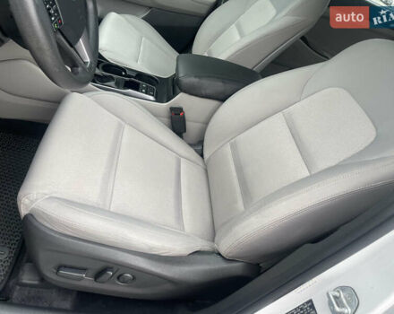 Белый Хендай Туксон, объемом двигателя 2 л и пробегом 91 тыс. км за 15900 $, фото 12 на Automoto.ua
