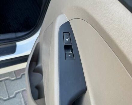 Белый Хендай Туксон, объемом двигателя 2 л и пробегом 97 тыс. км за 24800 $, фото 24 на Automoto.ua