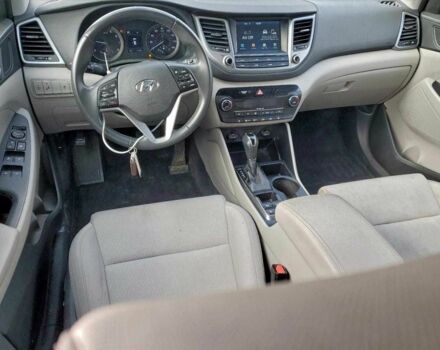 Белый Хендай Туксон, объемом двигателя 1.6 л и пробегом 120 тыс. км за 2800 $, фото 7 на Automoto.ua