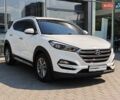 Белый Хендай Туксон, объемом двигателя 2 л и пробегом 99 тыс. км за 20500 $, фото 3 на Automoto.ua