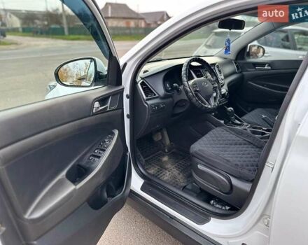 Белый Хендай Туксон, объемом двигателя 2 л и пробегом 131 тыс. км за 17600 $, фото 14 на Automoto.ua