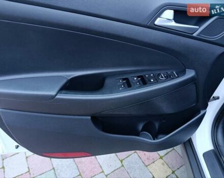 Білий Хендай Туксон, об'ємом двигуна 2 л та пробігом 169 тис. км за 19999 $, фото 78 на Automoto.ua