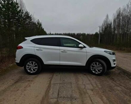 Белый Хендай Туксон, объемом двигателя 2 л и пробегом 75 тыс. км за 13500 $, фото 3 на Automoto.ua
