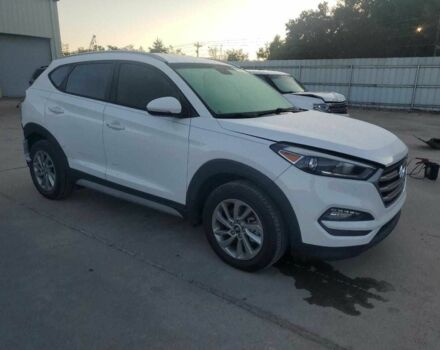 Белый Хендай Туксон, объемом двигателя 2 л и пробегом 129 тыс. км за 10800 $, фото 3 на Automoto.ua