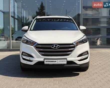 Белый Хендай Туксон, объемом двигателя 2 л и пробегом 99 тыс. км за 20500 $, фото 1 на Automoto.ua