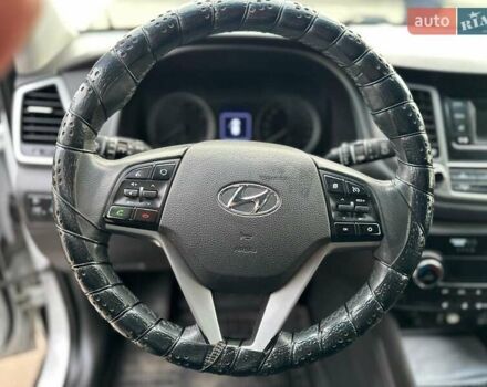 Белый Хендай Туксон, объемом двигателя 2 л и пробегом 131 тыс. км за 17600 $, фото 27 на Automoto.ua