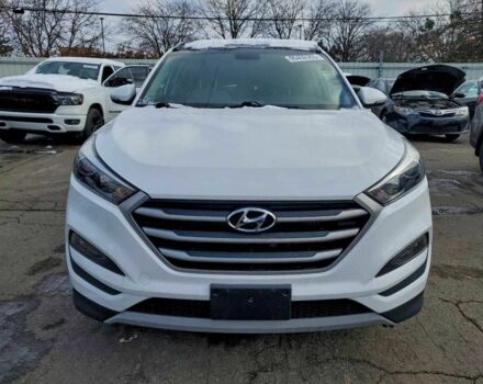 Белый Хендай Туксон, объемом двигателя 1.6 л и пробегом 120 тыс. км за 2800 $, фото 4 на Automoto.ua