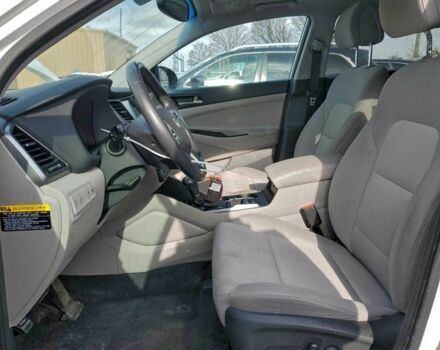 Белый Хендай Туксон, объемом двигателя 1.6 л и пробегом 120 тыс. км за 2800 $, фото 6 на Automoto.ua