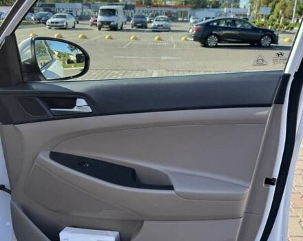 Белый Хендай Туксон, объемом двигателя 2 л и пробегом 97 тыс. км за 24800 $, фото 29 на Automoto.ua