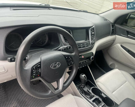 Белый Хендай Туксон, объемом двигателя 2 л и пробегом 91 тыс. км за 15900 $, фото 10 на Automoto.ua