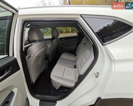 Белый Хендай Туксон, объемом двигателя 2.36 л и пробегом 75 тыс. км за 16700 $, фото 11 на Automoto.ua