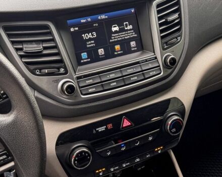 Белый Хендай Туксон, объемом двигателя 2 л и пробегом 90 тыс. км за 13800 $, фото 7 на Automoto.ua