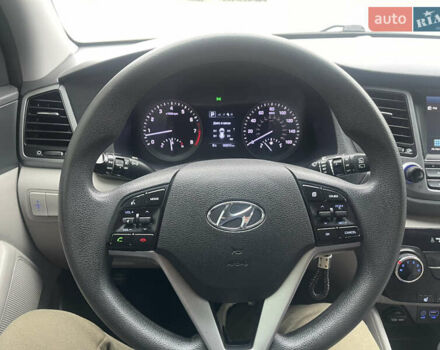 Белый Хендай Туксон, объемом двигателя 2 л и пробегом 91 тыс. км за 15900 $, фото 34 на Automoto.ua