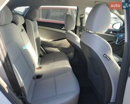 Белый Хендай Туксон, объемом двигателя 2 л и пробегом 105 тыс. км за 4900 $, фото 9 на Automoto.ua