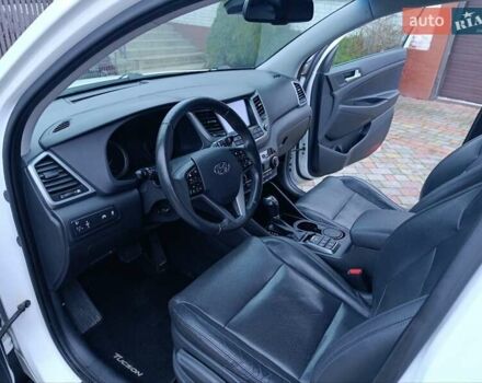 Білий Хендай Туксон, об'ємом двигуна 2 л та пробігом 169 тис. км за 19999 $, фото 6 на Automoto.ua