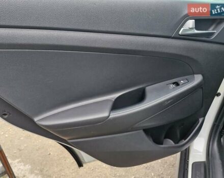 Белый Хендай Туксон, объемом двигателя 2 л и пробегом 111 тыс. км за 19999 $, фото 12 на Automoto.ua