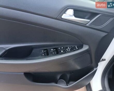 Хендай Туксон 2018 в Львове на Automoto.ua Белый Хендай Туксон, объемом двигателя 2 л и пробегом 169 тыс. км за 21400 $, фото 68 на Automoto.ua