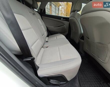 Белый Хендай Туксон, объемом двигателя 2.36 л и пробегом 75 тыс. км за 16700 $, фото 18 на Automoto.ua