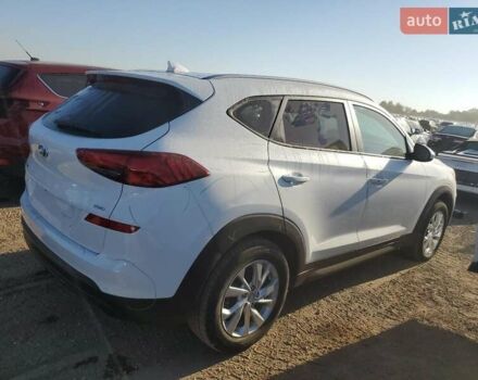 Белый Хендай Туксон, объемом двигателя 2 л и пробегом 105 тыс. км за 4900 $, фото 2 на Automoto.ua