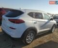 Белый Хендай Туксон, объемом двигателя 2 л и пробегом 105 тыс. км за 4900 $, фото 2 на Automoto.ua
