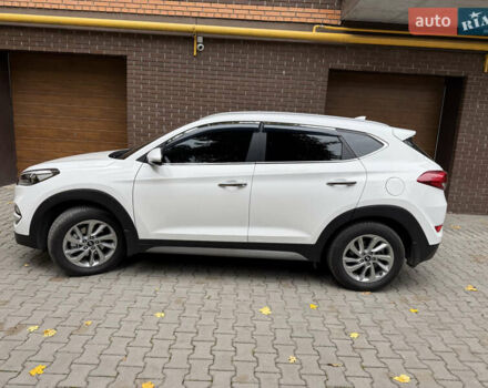 Білий Хендай Туксон, об'ємом двигуна 2 л та пробігом 77 тис. км за 21700 $, фото 10 на Automoto.ua