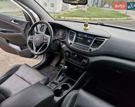 Белый Хендай Туксон, объемом двигателя 2 л и пробегом 111 тыс. км за 19999 $, фото 19 на Automoto.ua