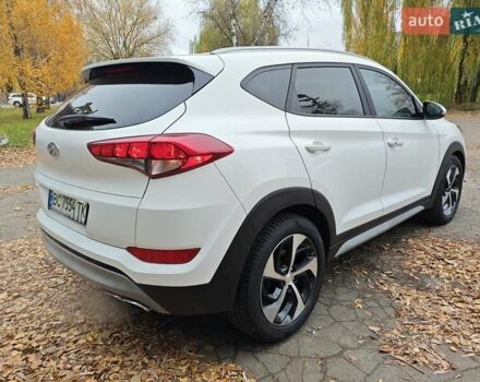Белый Хендай Туксон, объемом двигателя 2.36 л и пробегом 75 тыс. км за 16700 $, фото 5 на Automoto.ua