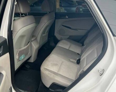 Белый Хендай Туксон, объемом двигателя 2 л и пробегом 96 тыс. км за 16900 $, фото 9 на Automoto.ua