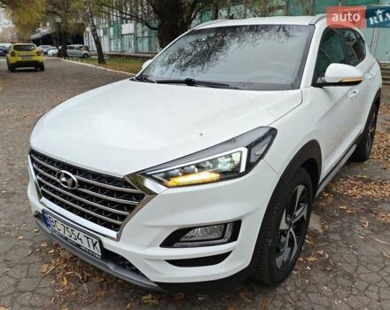 Белый Хендай Туксон, объемом двигателя 2.36 л и пробегом 75 тыс. км за 16700 $, фото 2 на Automoto.ua