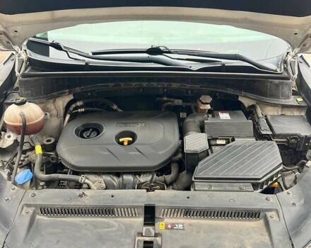 Белый Хендай Туксон, объемом двигателя 2 л и пробегом 96 тыс. км за 16900 $, фото 2 на Automoto.ua