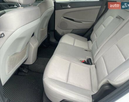 Белый Хендай Туксон, объемом двигателя 2 л и пробегом 91 тыс. км за 15900 $, фото 18 на Automoto.ua