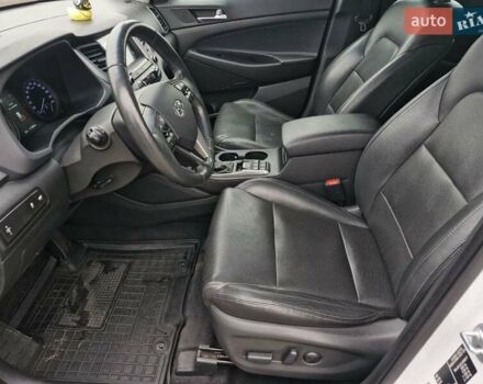 Белый Хендай Туксон, объемом двигателя 2 л и пробегом 111 тыс. км за 19999 $, фото 16 на Automoto.ua