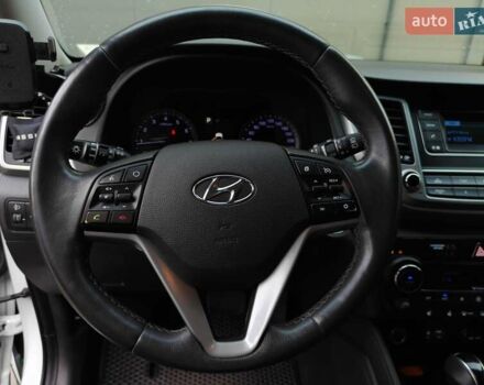 Белый Хендай Туксон, объемом двигателя 2 л и пробегом 99 тыс. км за 20500 $, фото 23 на Automoto.ua