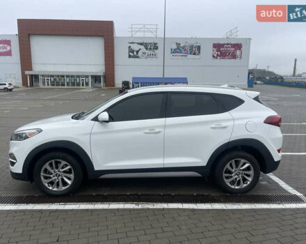 Белый Хендай Туксон, объемом двигателя 2 л и пробегом 91 тыс. км за 15900 $, фото 4 на Automoto.ua