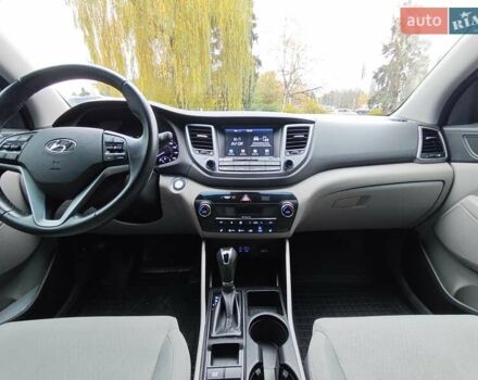 Белый Хендай Туксон, объемом двигателя 2.36 л и пробегом 75 тыс. км за 16700 $, фото 21 на Automoto.ua