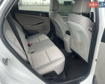 Белый Хендай Туксон, объемом двигателя 2 л и пробегом 91 тыс. км за 15900 $, фото 22 на Automoto.ua