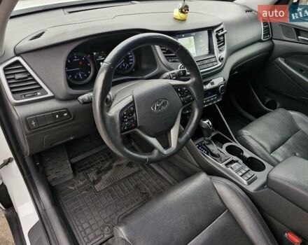 Белый Хендай Туксон, объемом двигателя 2 л и пробегом 111 тыс. км за 19999 $, фото 21 на Automoto.ua
