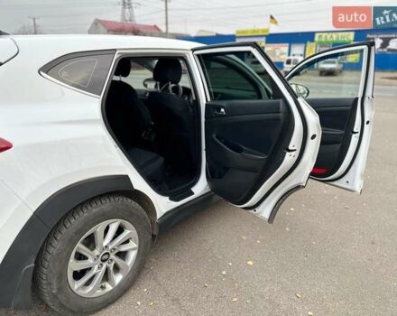 Белый Хендай Туксон, объемом двигателя 2 л и пробегом 131 тыс. км за 17600 $, фото 16 на Automoto.ua