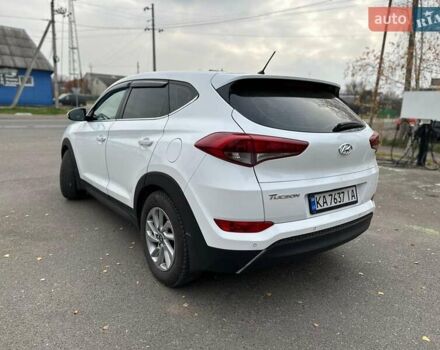 Белый Хендай Туксон, объемом двигателя 2 л и пробегом 131 тыс. км за 17600 $, фото 3 на Automoto.ua