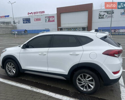 Белый Хендай Туксон, объемом двигателя 2 л и пробегом 91 тыс. км за 15900 $, фото 5 на Automoto.ua